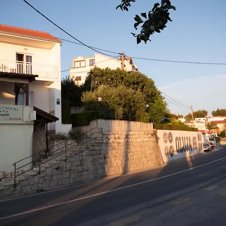 Franić * Podstrana